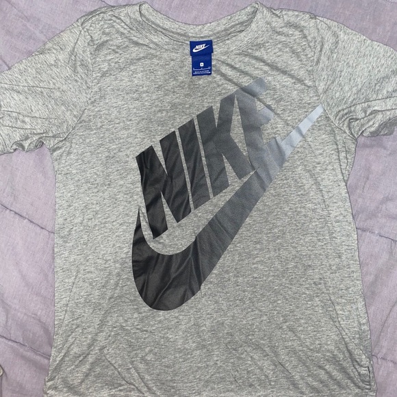Nike T-shirt - Picture 1 of 4